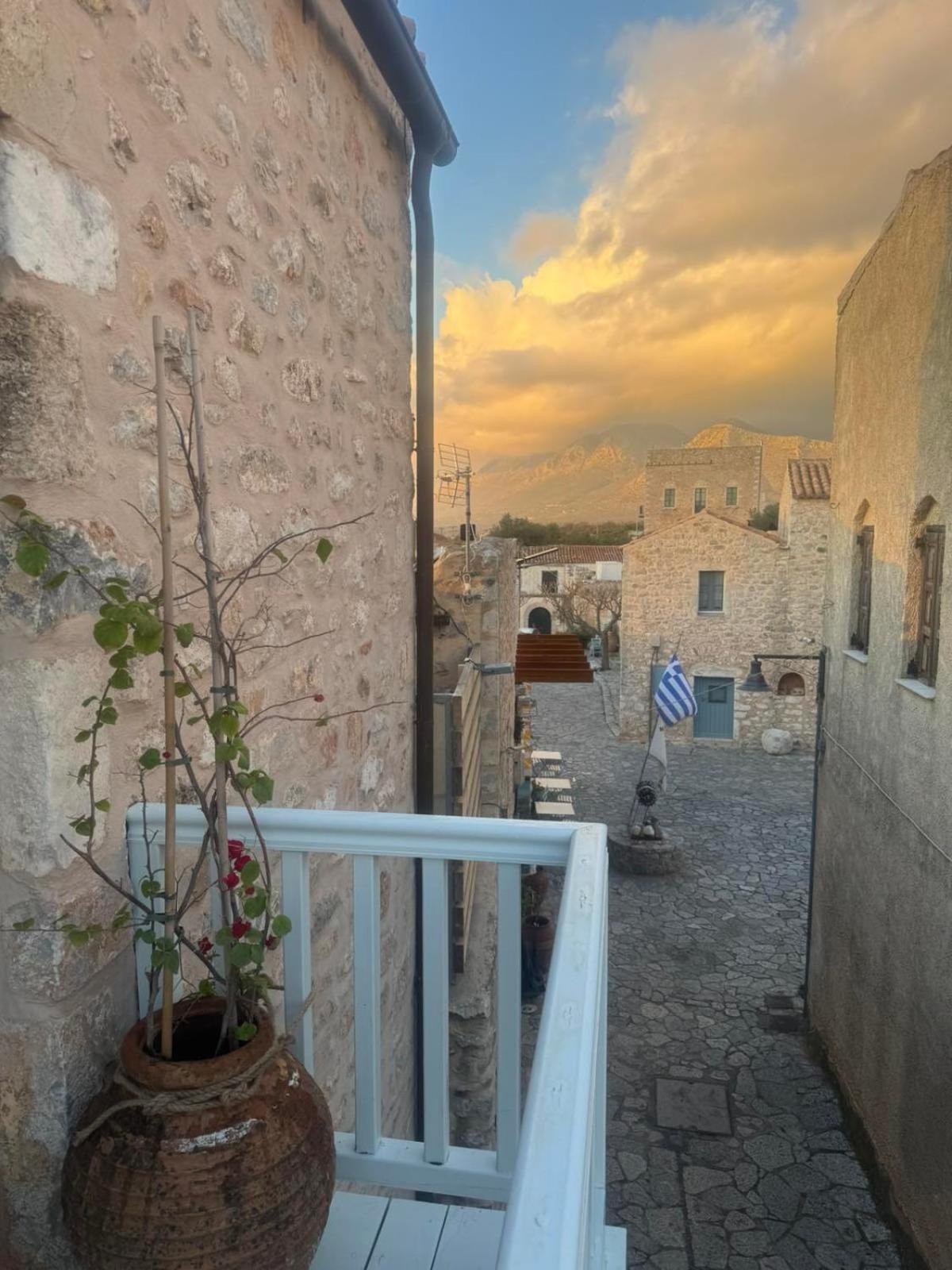 Ferienwohnung Balcony&Tower Areopoli Exterior foto